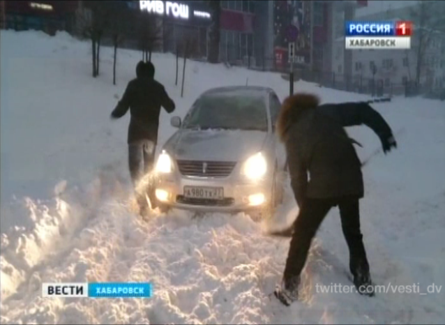Хабаровск второй день во власти стихии
