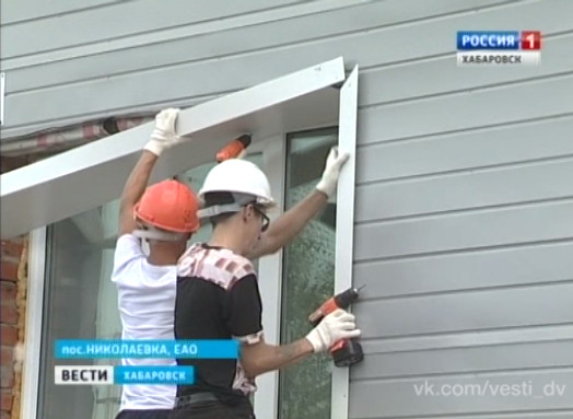 Строители разобрали фасад дома