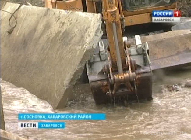 В селе Сосновка смыло мост