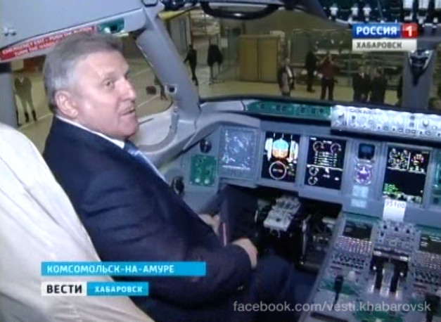 Вячеслав Шпорт осмотрел сотый самолет Сухой SuperJet 100