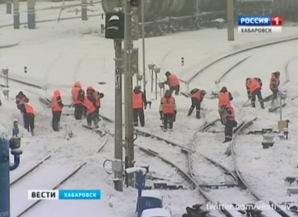 Уборка снега в аэропорту и на железной дороге