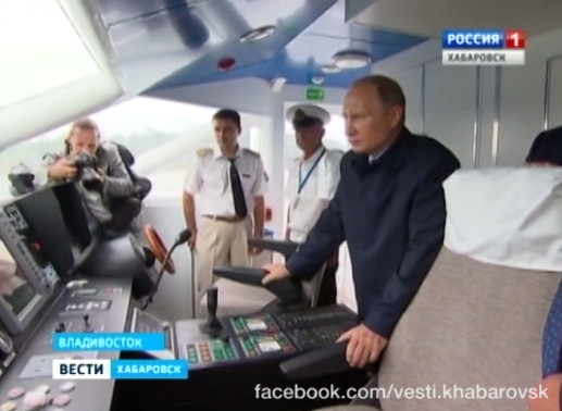 Президент Владимир Путин осмотрел теплоход «70 лет Победы»