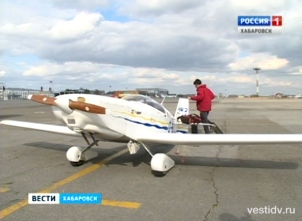 Авиатурист из Англии на самодельном самолете
