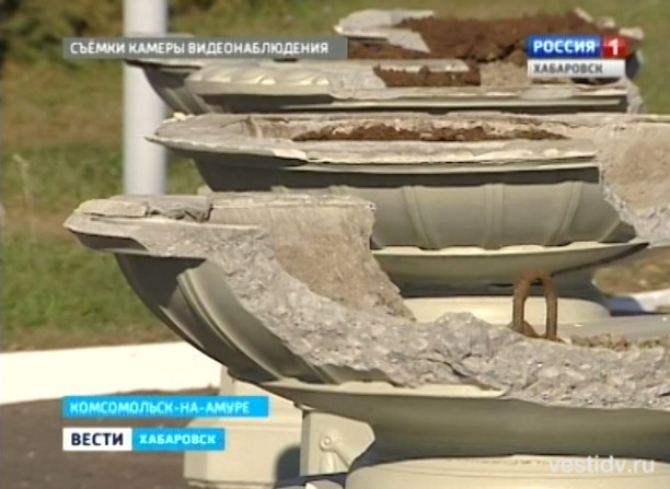 Вандалы на набережной Комсомольска-на-Амуре