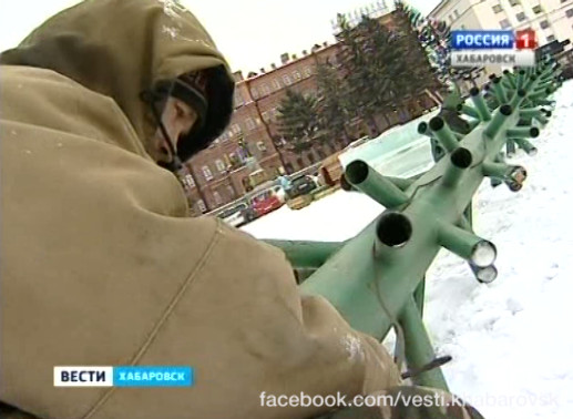 Сборка главной ёлки Хабаровского края