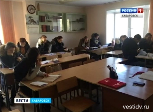 Студенты мерзнут в педагогическом институте