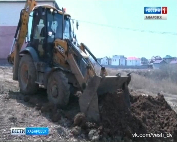 Засыпают овраг на Александровской