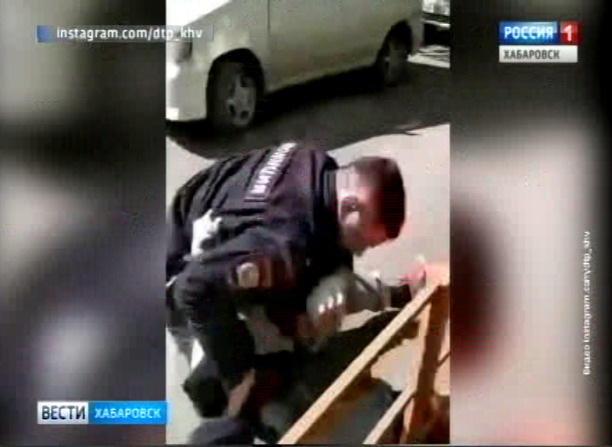 Полицейские доставили монтажника окон в полицию