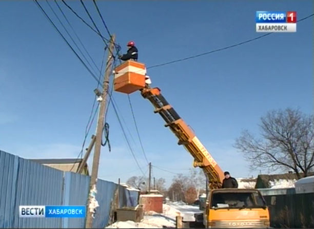 Электроснабжение продолжают восстанавливать