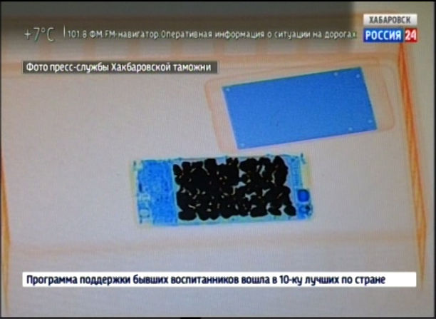 Таможенники обнаружили золото в телефоне