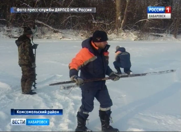 Спасатели ищут пропавшего под водой