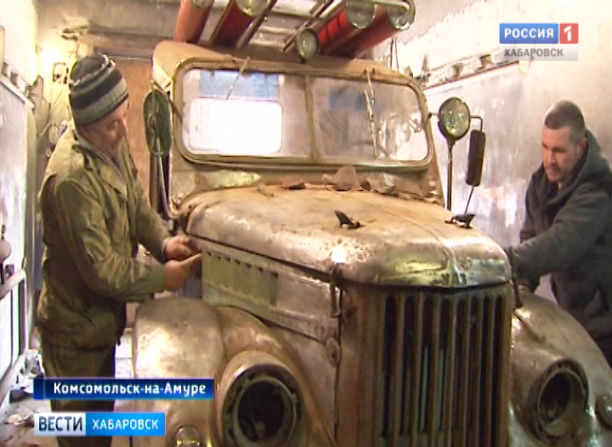 Памятник УАЗу и автопробег