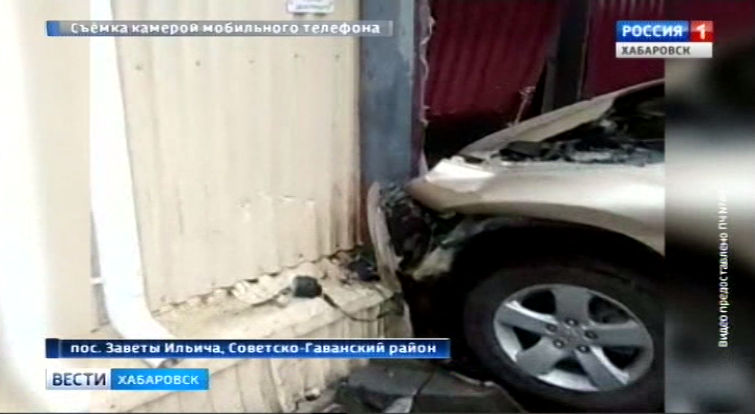 Автомобиль протаранил пожарную часть