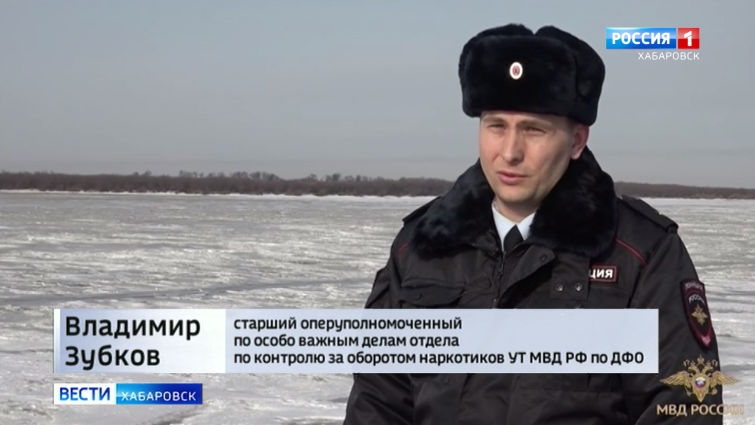 Полицейский спас человека