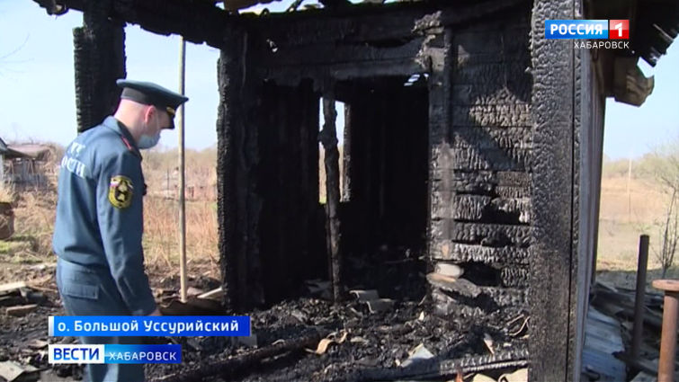 Дачники и пожарный пост на Большом Уссурийском острове