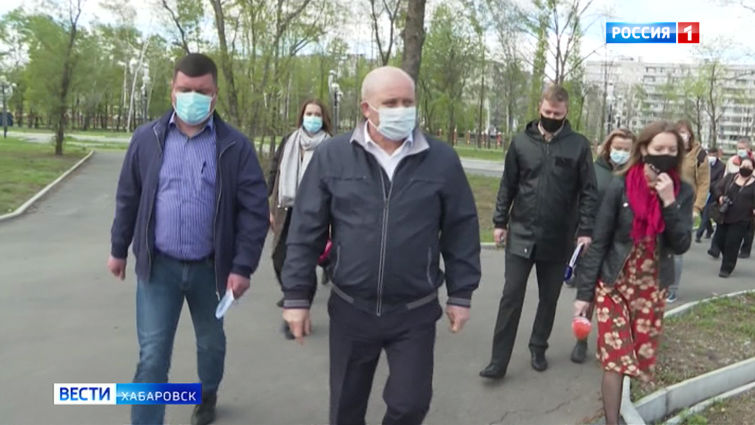 Проверка мэром Хабаровска работ в парке им. Гагарина