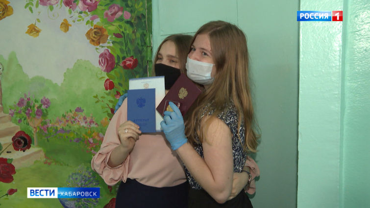 Вручение аттестатов выпускникам