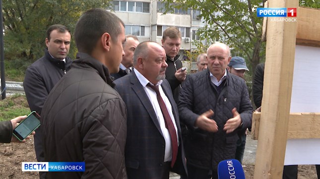 За срыв сроков благоустройства скверов мэр Хабаровска пригрозил подрядчикам штрафами