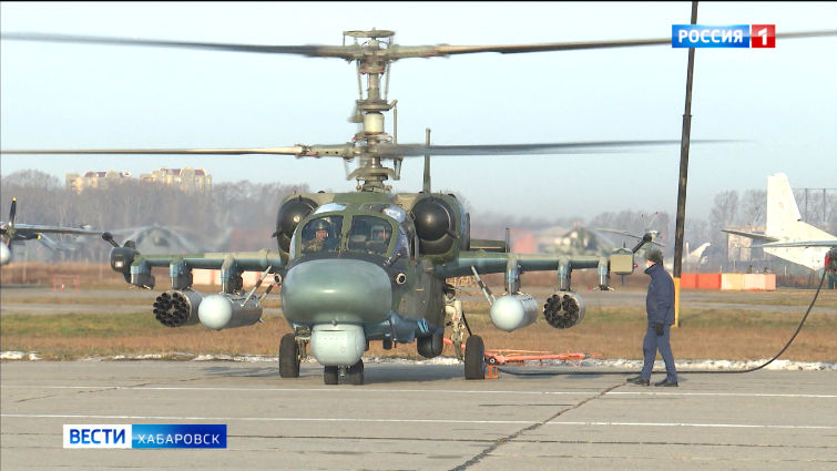 В небе над Хабаровском молодые вертолётчики оттачивают мастерство