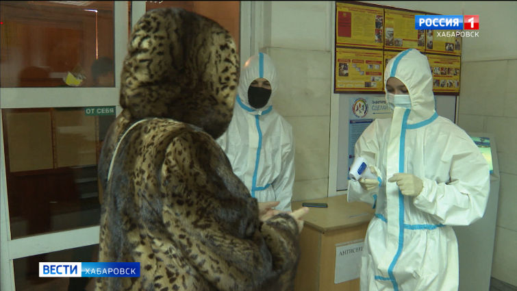 На помощь медикам в поликлиники Хабаровска приходят волонтеры