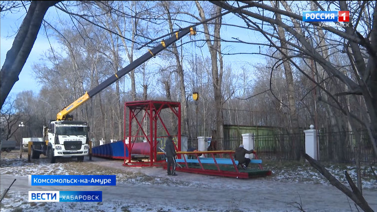 Новогодний городок обустраивают в Комсомольске-на-Амуре