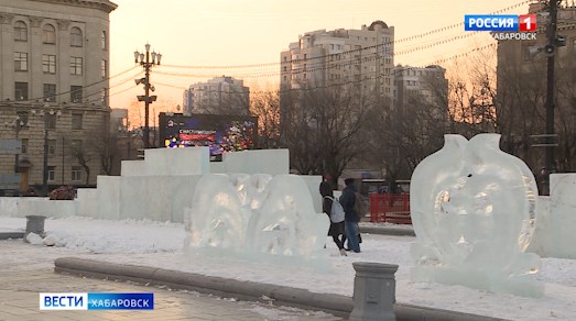 На площади Ленина в Хабаровске идет строительство новогоднего городка