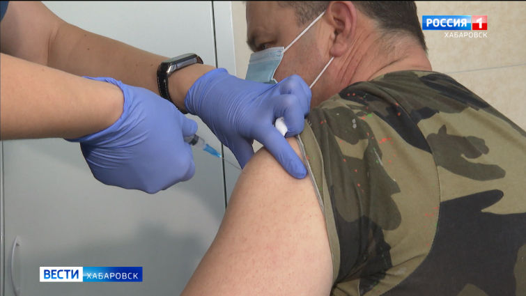 Вакцинация от коронавируса «групп риска» препаратом «ЭпиВакКорона» стартовала в Хабаровском крае