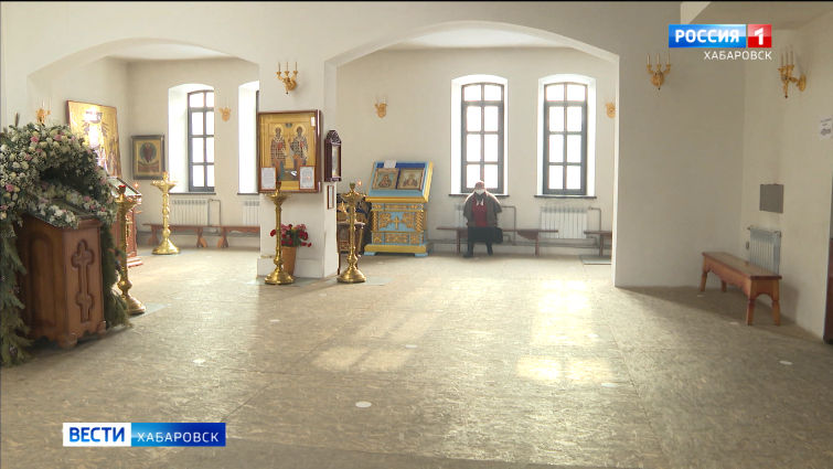 Православные верующие Хабаровска жертвуют деньги на восстановление кровли храма Иннокентия Иркутского