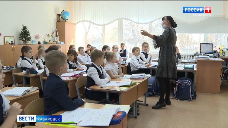 Школьникам Хабаровска вновь разрешили уйти на дистант