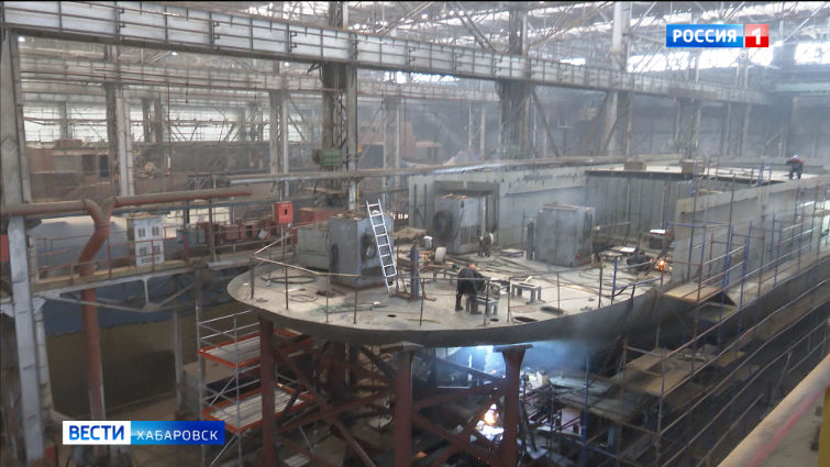 Сборка краболовов на Хабаровском судостроительном заводе