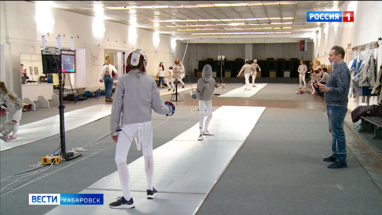 Новое спортивное оборудование получили хабаровские фехтовальщики