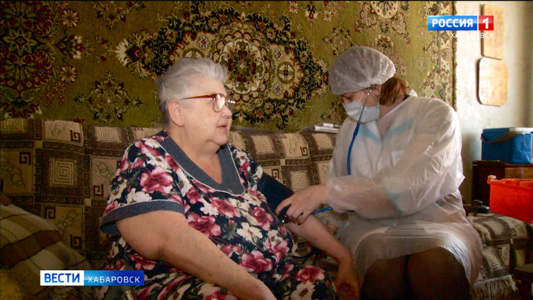 В Хабаровске началась вакцинация от коронавируса на дому
