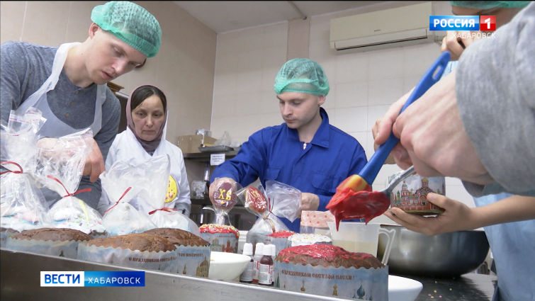 Праздничные куличи начали выпекать в хабаровских храмах