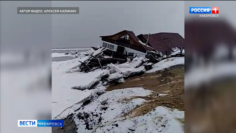 Льдом с Амура снесло здание бывшего магазина у с. Богородское Ульчского района