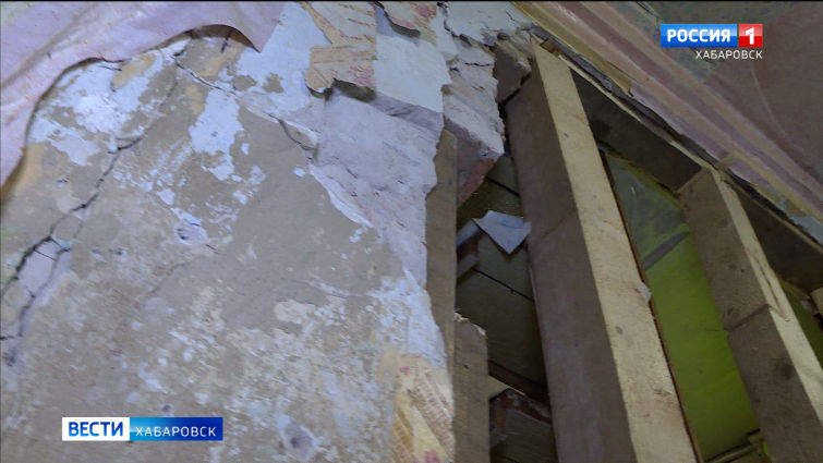 Прокуратура начала проверку по факту обрушения стены в бараке на Проспекте 60-летия Октября в Хабаровске