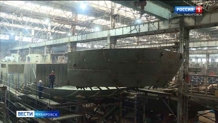 Очередной этап сборки краболовов завершается на Хабаровском судостроительном заводе