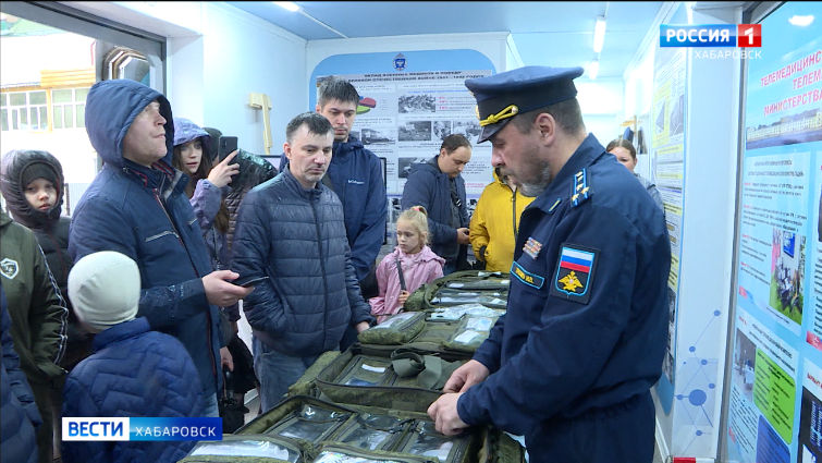 В Хабаровске побывал поезд «Мы — армия страны! Мы — армия народа»