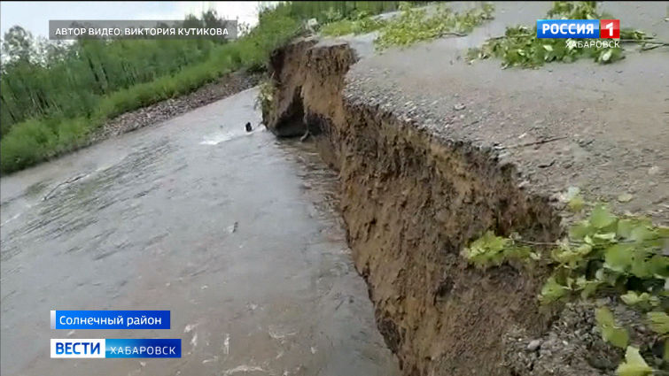 В Солнечном районе река подмыла дорогу и мост