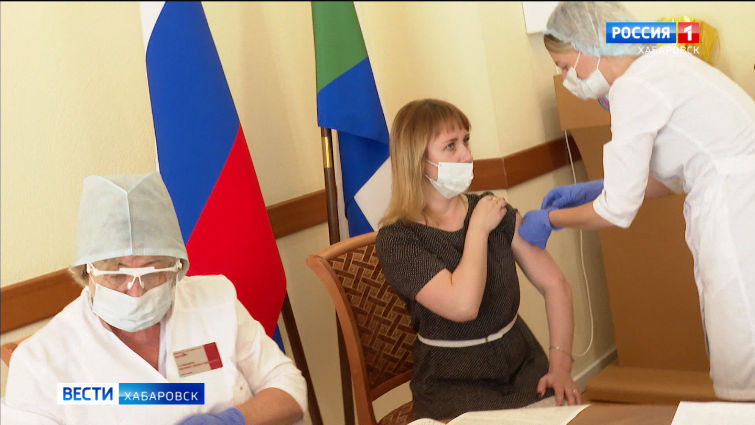 Представители избиркома Хабаровского края приняли участие в вакцинации от COVID-19