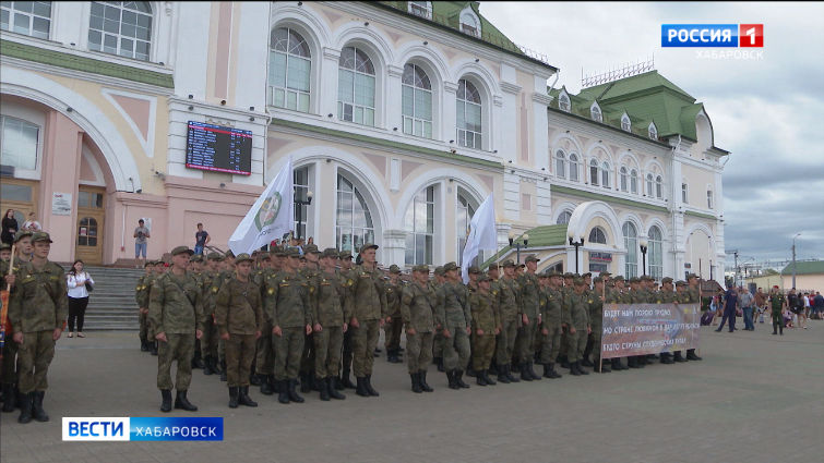 В Хабаровске встретили студентов, которые вернулись со стройки БАМа