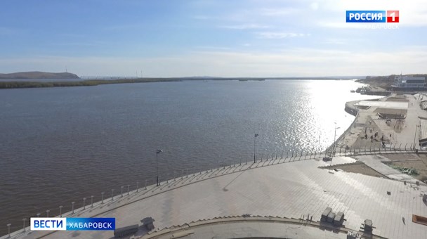 Спад большой воды позволил развернуть работы на набережной Комсомольска-на-Амуре