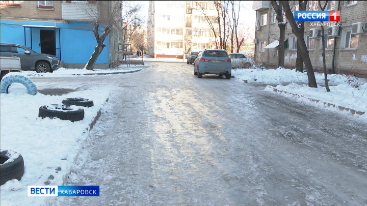 Почти 50 предупреждений устранить наледь на тротуарах и крышах вынесли прокуроры в Хабаровске