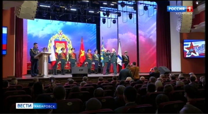 Награды военным, салют и хоккей в валенках. Как прошёл в Хабаровском крае день 23 февраля