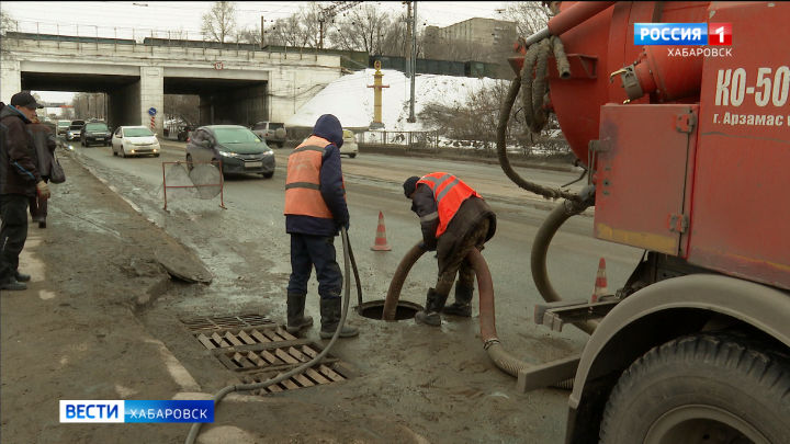 Более ста километров ливнёвок и колодцев Хабаровска очистят от снега и наледи