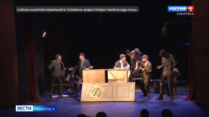 Торжественная встреча в 6 утра! Хабаровский театр «Апельсин» стал обладателем президентского гранта