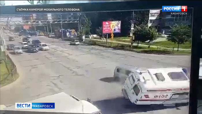 «Иномарка» протаранила машину «скорой помощи» в Хабаровске