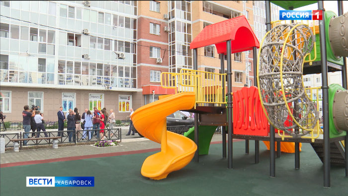 Работы по благоустройству дворов Хабаровска проверила комиссия депутатов Госдумы и мэра города