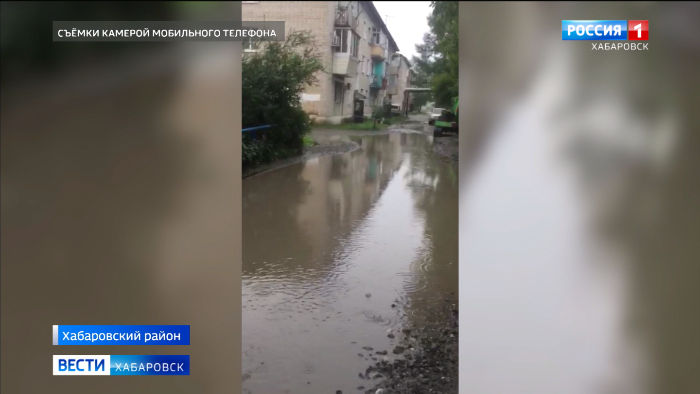 В пригороде Хабаровска ученики снова рискуют пойти в школу сквозь грязь и глубокие лужи