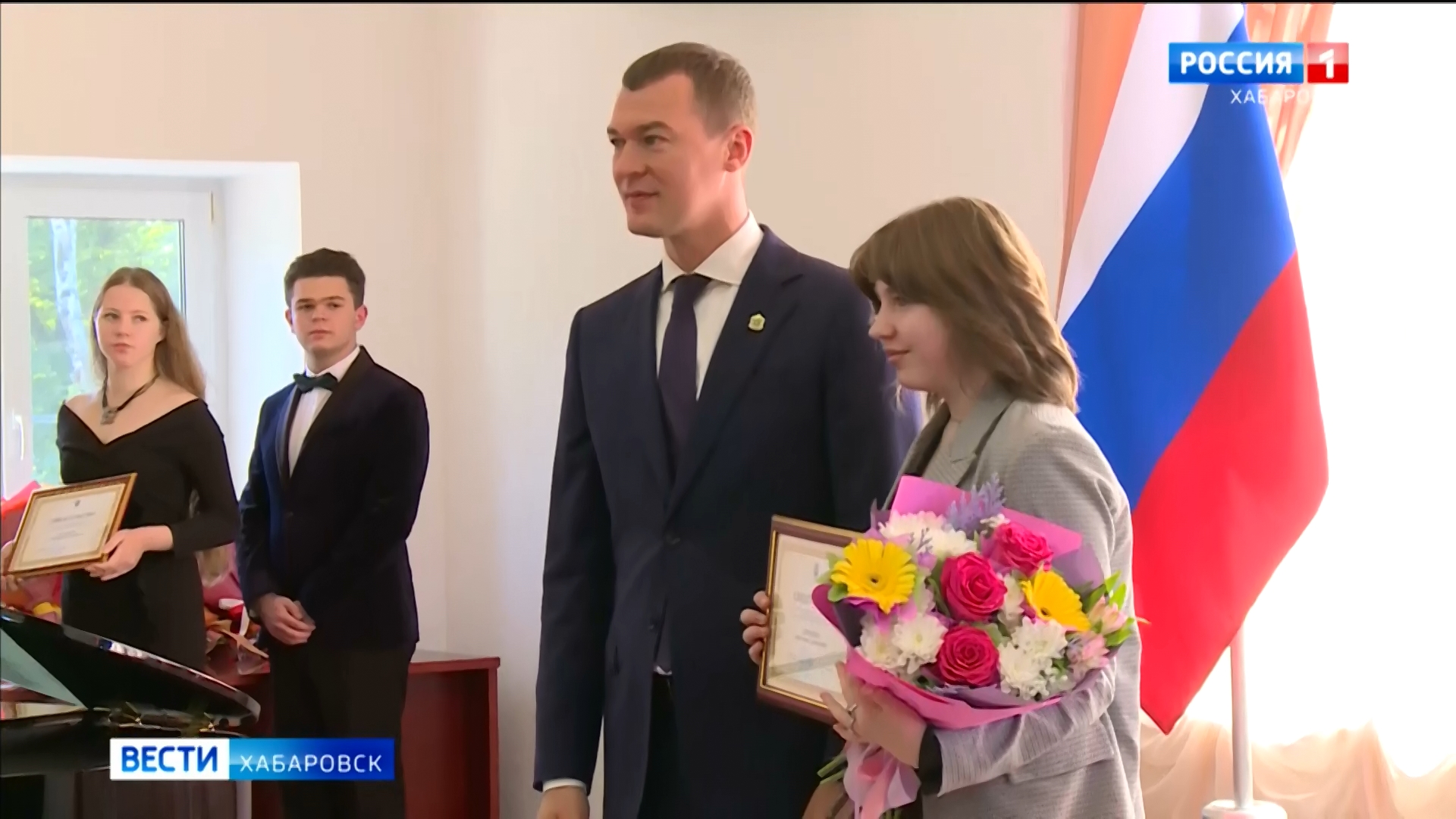 Губернатор Хабаровского края отметил одарённых детей стипендиями за успехи в культуре и искусстве