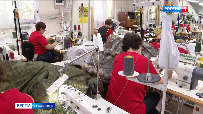 «Готовы шить сутками напролёт»: в крае организовали производство вещей для бойцов спецоперации